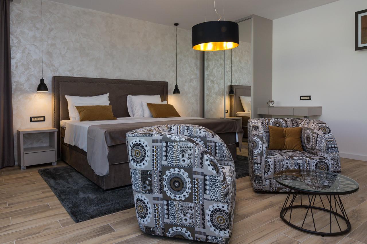 Deluxe Zimmer mit Kingsize-Bett und Balkon